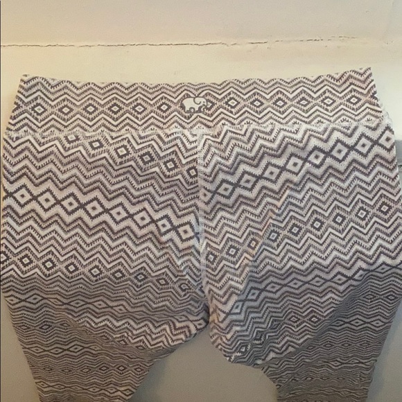 Chevron Ivory Ella Leggings - Picture 3 of 4